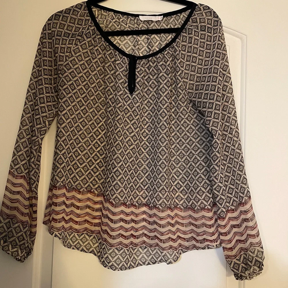 Geometric Patterned shirt - Black and Red - Picture 8 of 8